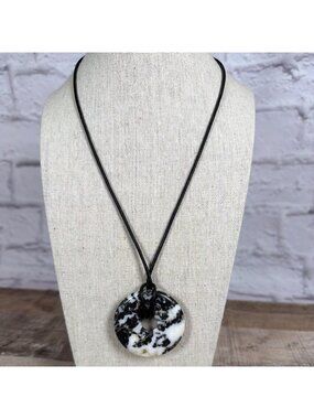 VTG 90s Snowflake Obsidian 2" Donut Pendant Santa Fe Cord Statement Necklace